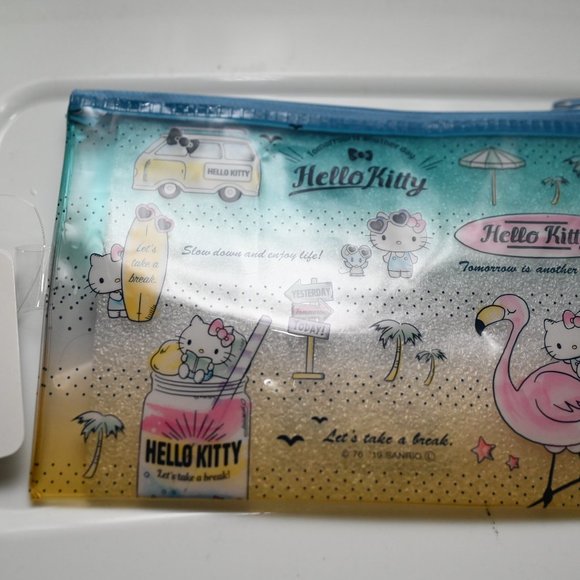 Hello Kitty Sanrio Summer Beach Flat Pouch Brand New with Tag from Japan - Picture 2 of 5